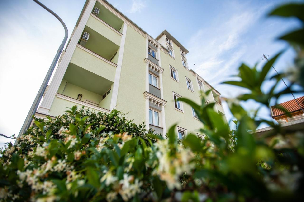 Velipoja Apartments Eksteriør billede