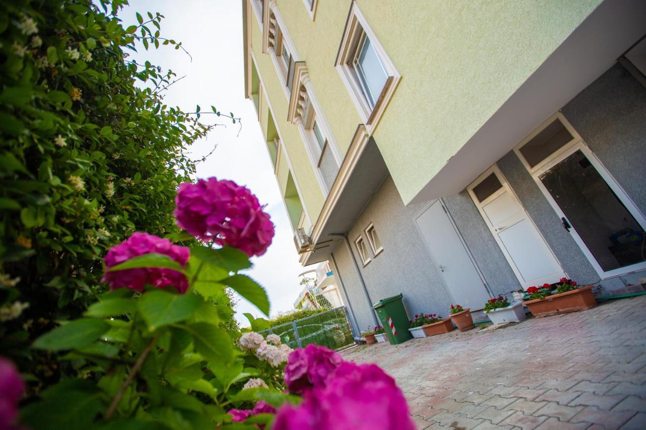 Velipoja Apartments Eksteriør billede